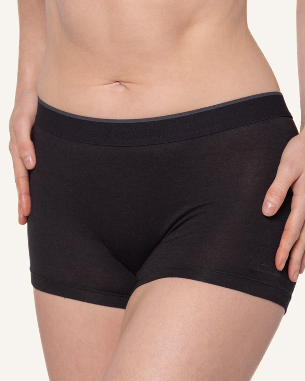 Women's Shortie