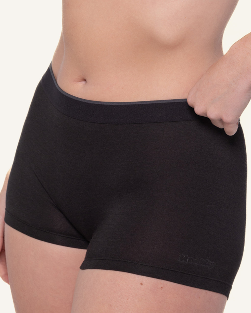 Women's Shortie